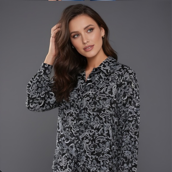 Black And White Paisley Button Down Blouse - Picture 2 of 7